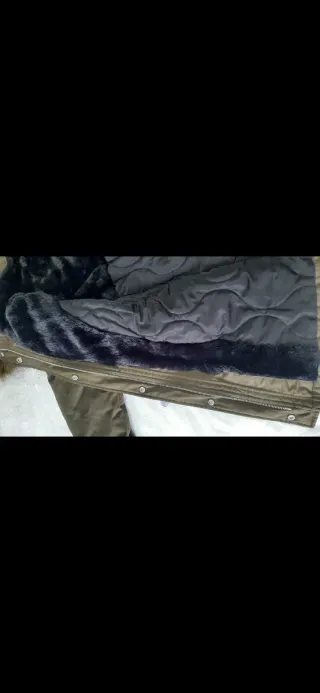 Parka verde militar con capucha