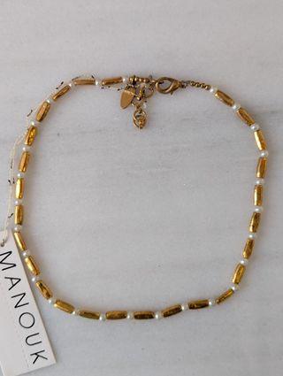 Collar dorado con perlitas