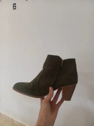 Botines verdes tacón grueso marrón