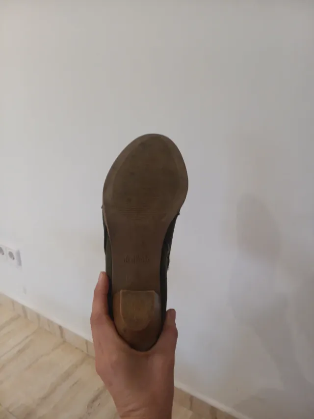 Botines verdes tacón grueso marrón