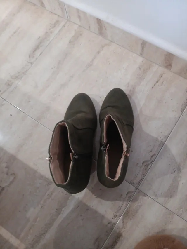 Botines verdes tacón grueso marrón