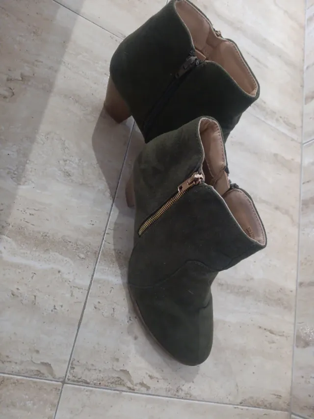 Botines verdes tacón grueso marrón