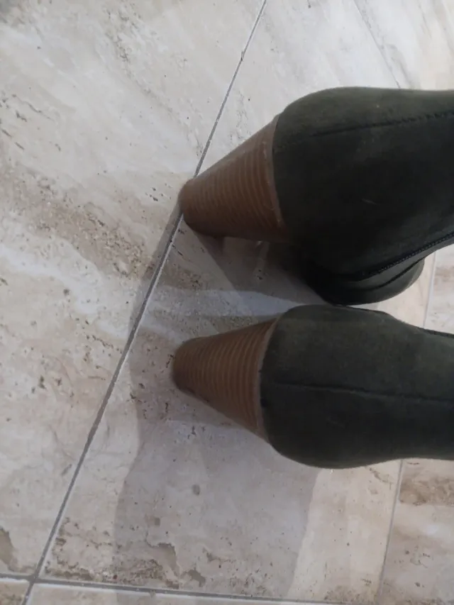 Botines verdes tacón grueso marrón