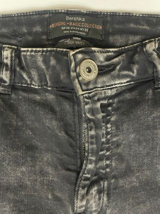 Pantalón pitillo negro efecto lavado T.36