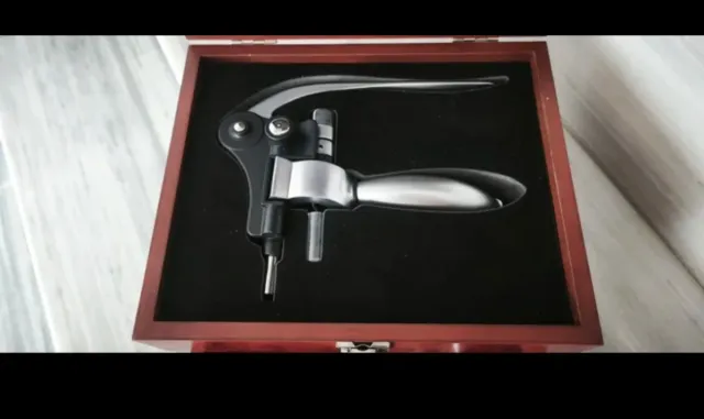 Sacacorchos en Caja Madera con Accesorios Vino inc
