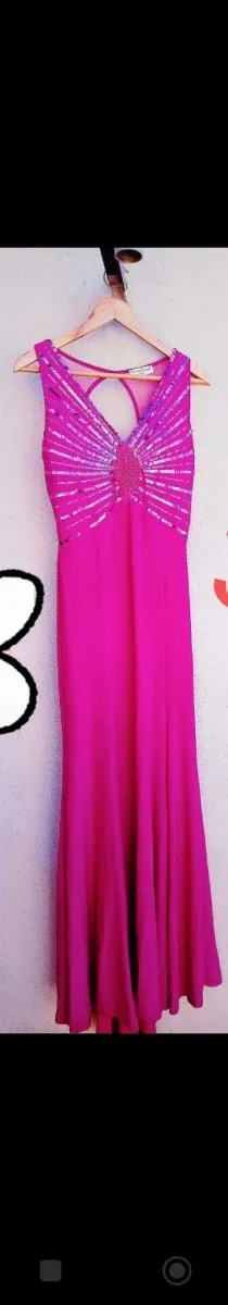 Vestido de fiesta rosa con pedrería