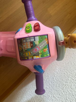 Patinete correpasillos VTech rosa.