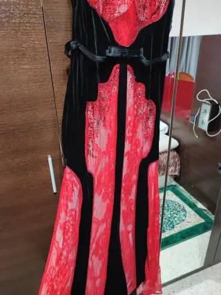 Vestido de fiesta negro y rojo