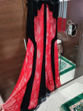 Vestido de fiesta negro y rojo