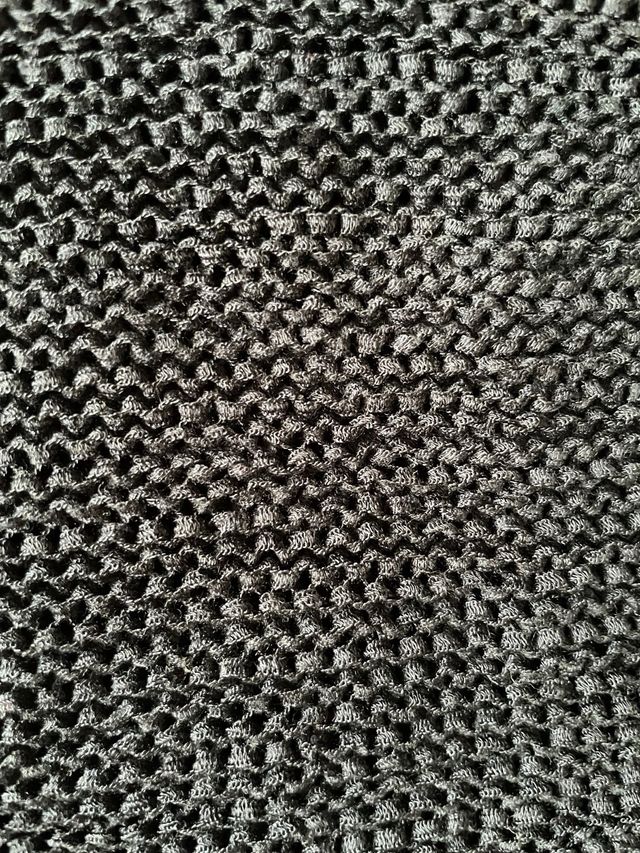 Jersey azul marino con cuello de pico