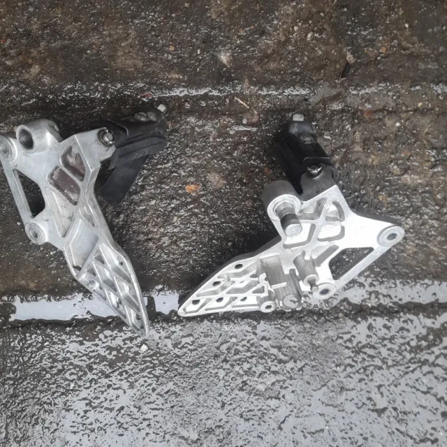 Estriberas Honda CBR 125R Delanteras