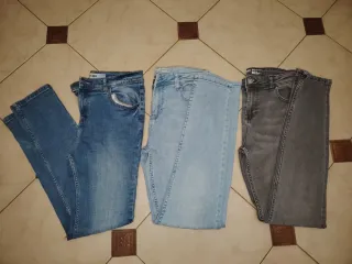 Vaqueros azules y grises