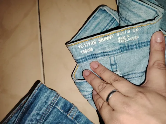 Vaqueros azules y grises