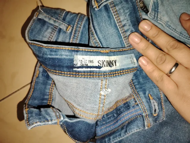 Vaqueros azules y grises