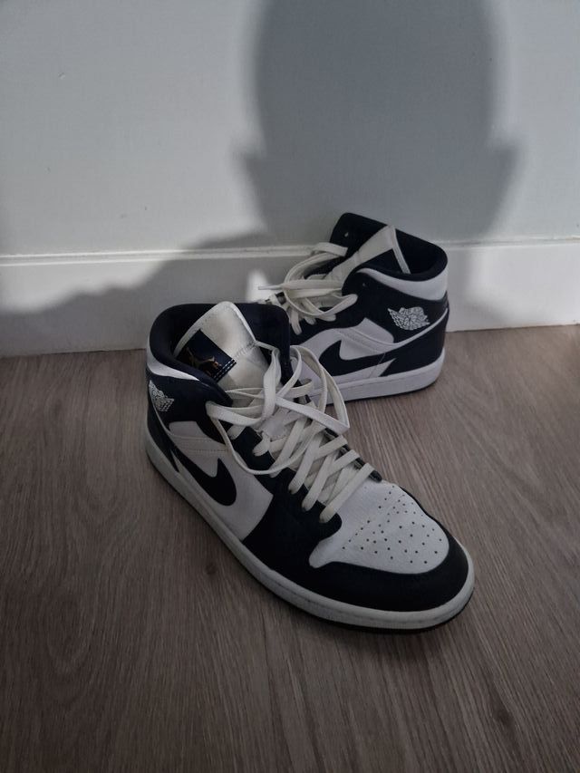 Nike Air Jordan 1 Mid Azul y Blanco