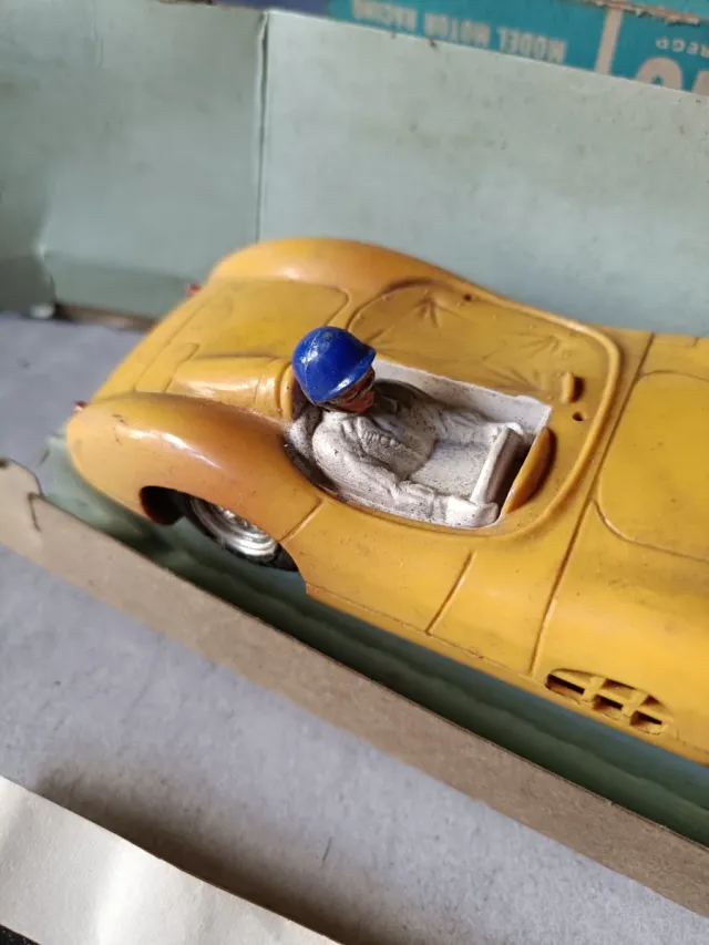 Scalextric Sidecar y Karts, Aston Martin C57