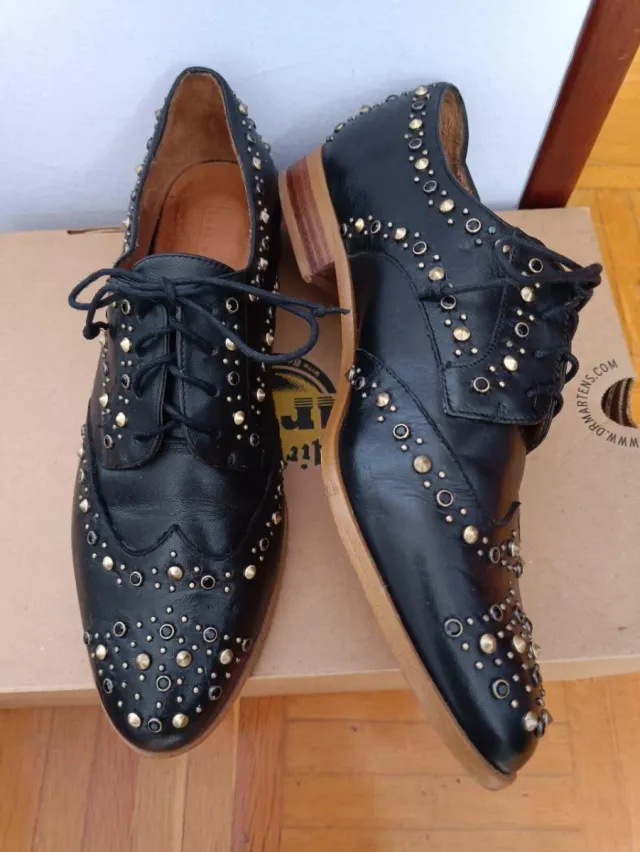 Zapatos negros mujer tachuelas Zara