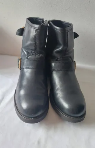 Botines de piel Sacchi negros con hebillas