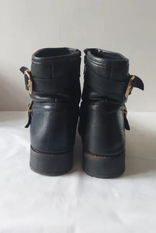 Botines de piel Sacchi negros con hebillas