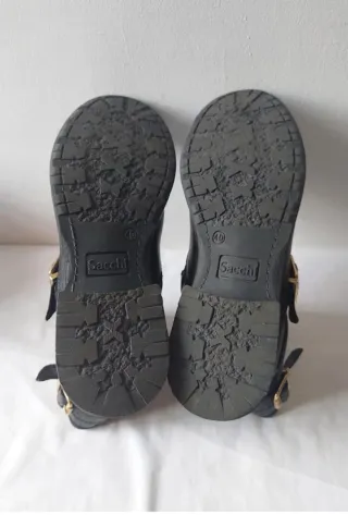 Botines de piel Sacchi negros con hebillas