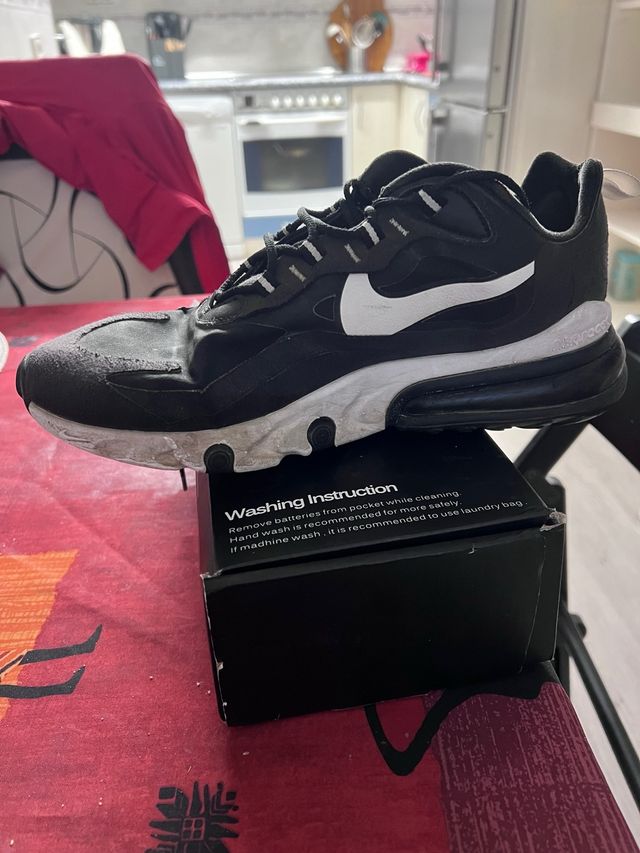 Nike 270 React Negro/Blanco