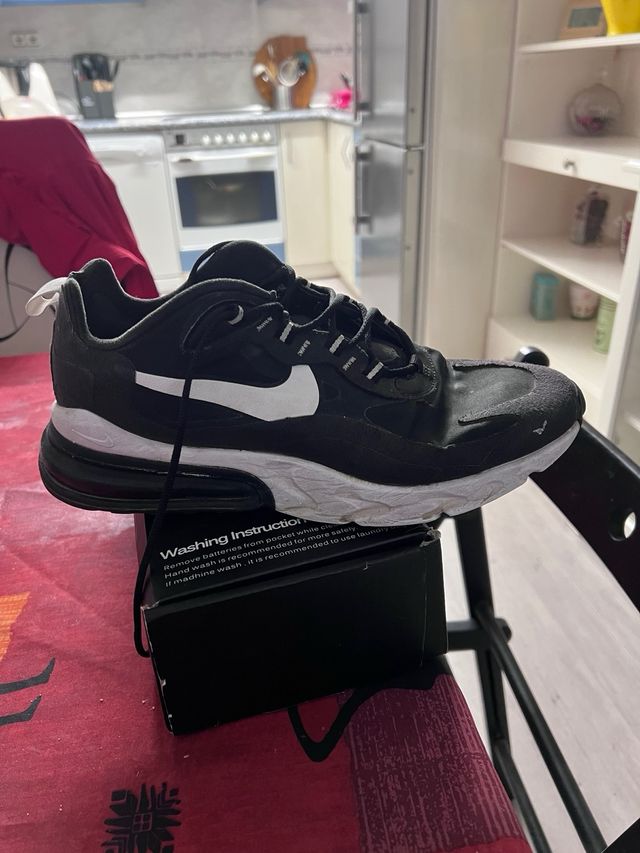 Nike 270 React Negro/Blanco