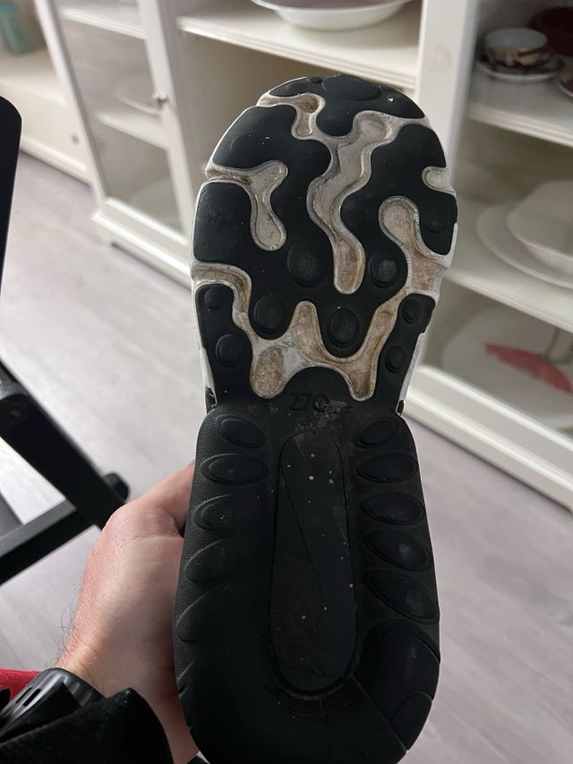 Nike 270 React Negro/Blanco