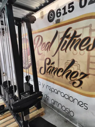 Máquina de gimnasio multiestación