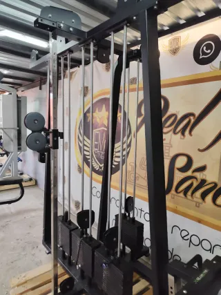 Máquina de gimnasio multiestación