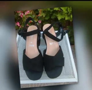 Sandalias negras de cuña