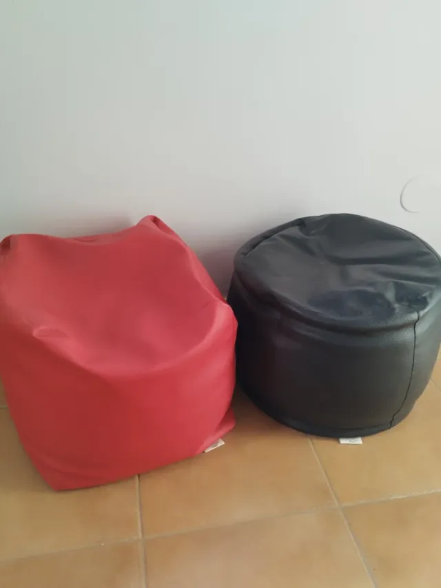 Pufs de piel sintética (rojo y negro)