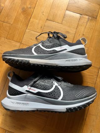 Nike Pegasus Trail 4 Talla 40 Negro Gris