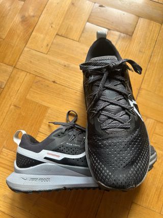 Nike Pegasus Trail 4 Talla 40 Negro Gris