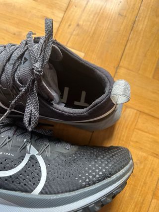 Nike Pegasus Trail 4 Talla 40 Negro Gris