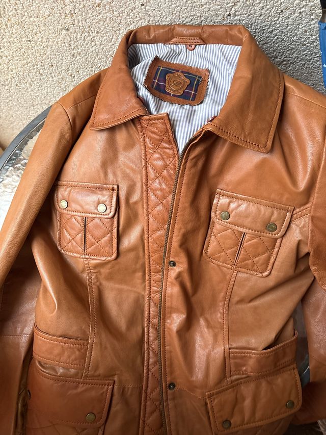Chaqueta de cuero marrón