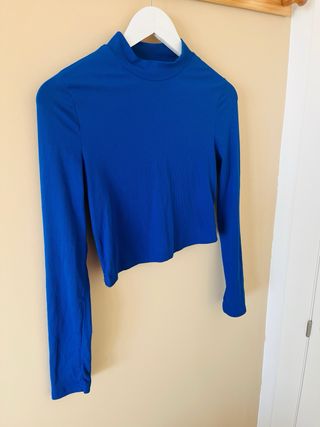 Top corto azul eléctrico cuello alto talla L
