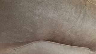 Sofá de piel marrón