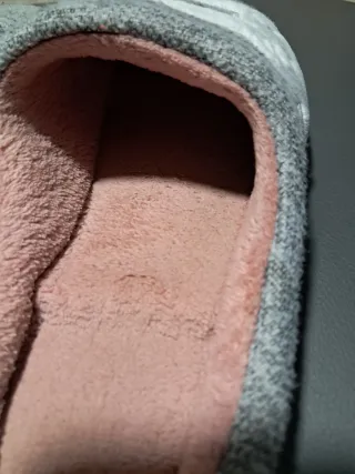 Zapatillas de casa grises con detalle de conejo