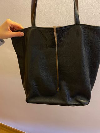 Bolso de cuero negro y marrón