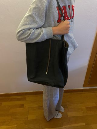 Bolso de cuero negro y marrón