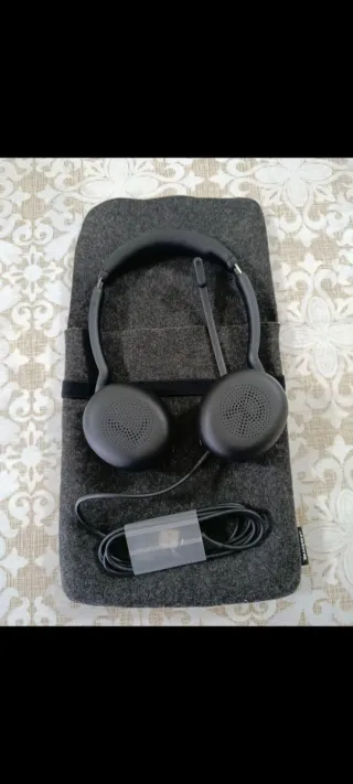 Cuffie nere con custodia