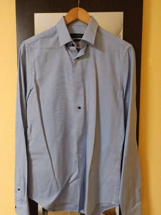 Camisa Zara azul con microestampado