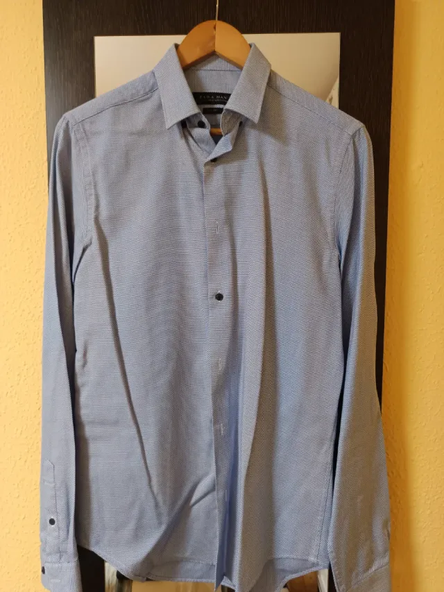 Camisa Zara azul con microestampado