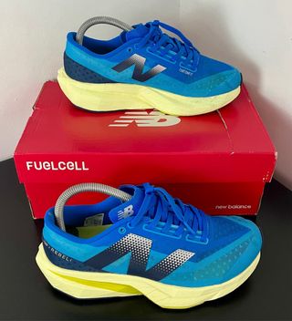 New Balance FuelCell Rebel v4 Azul/Amarillo