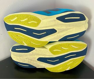 New Balance FuelCell Rebel v4 Azul/Amarillo