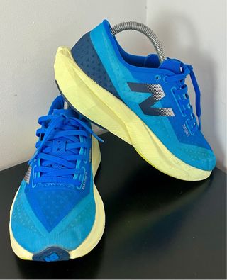 New Balance FuelCell Rebel v4 Azul/Amarillo