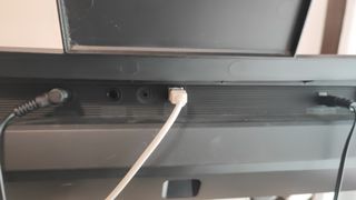 Teclado Yamaha PSR-E363 con funda y atril