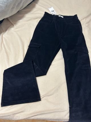 Pantalón pana Mango azul marino flare cargo