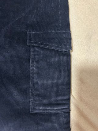 Pantalón pana Mango azul marino flare cargo