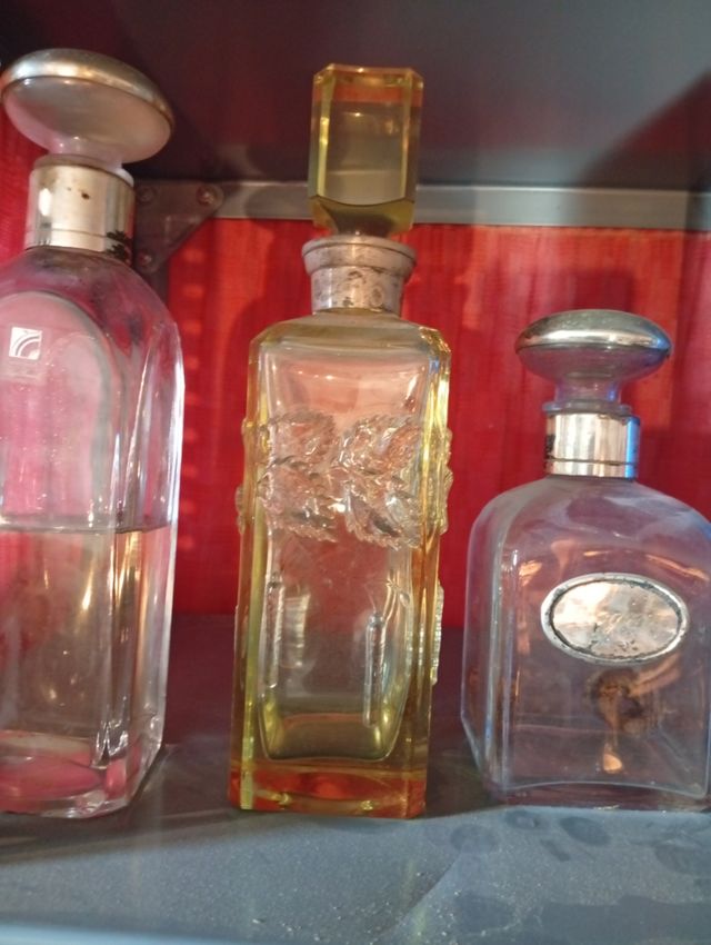 3 Botellas Licor Vintage Cristal y Metal